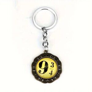 ⭐NWT Harry Potter Platform 9 and 3/4 Keychain Bag charm